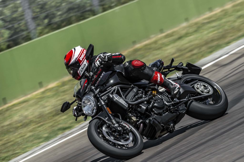 2016 Ducati Monster 1200R Görücüye Çıktı! 3. İçerik Fotoğrafı