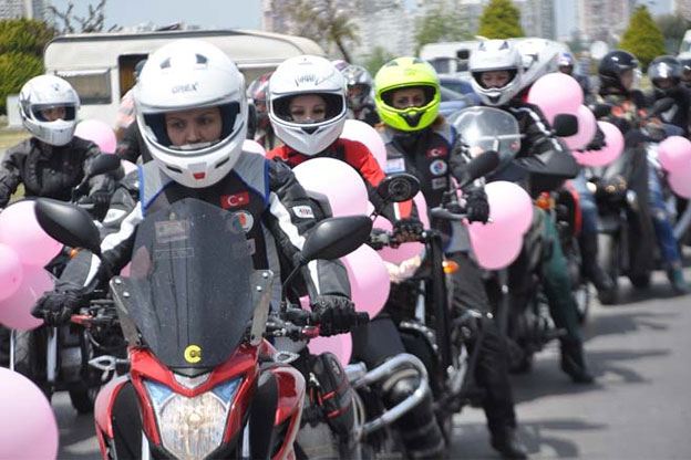 Dünya Kadın Motosiklet Sürücüleri Günü 1. İçerik Fotoğrafı