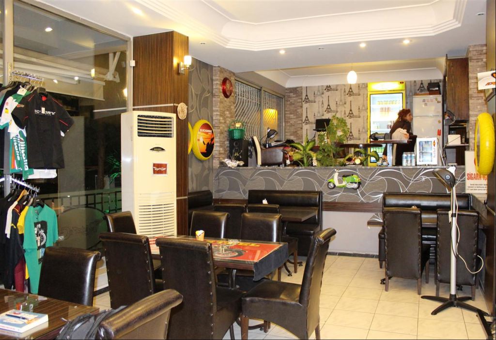 Hem Kafe Hem Aksesuar Mağazası İzmir Rider’s Cafe 2. İçerik Fotoğrafı