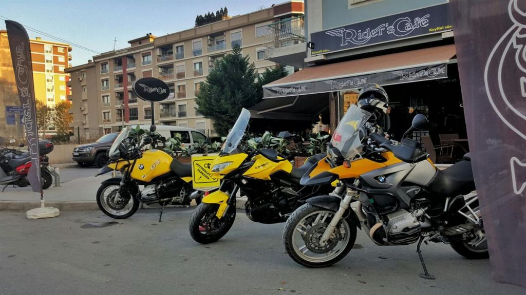 Hem Kafe Hem Aksesuar Mağazası İzmir Rider’s Cafe 3. İçerik Fotoğrafı