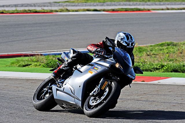 İTALYAN SEVGİLİ; 2010 Ducati 848 1. İçerik Fotoğrafı