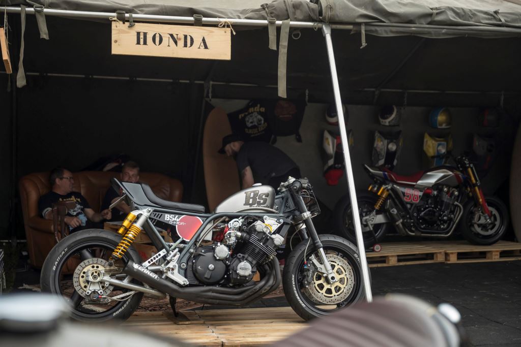 “Wheels and Waves” Festivaline Honda Custom Modeller Damgasını Vurdu! 3. İçerik Fotoğrafı
