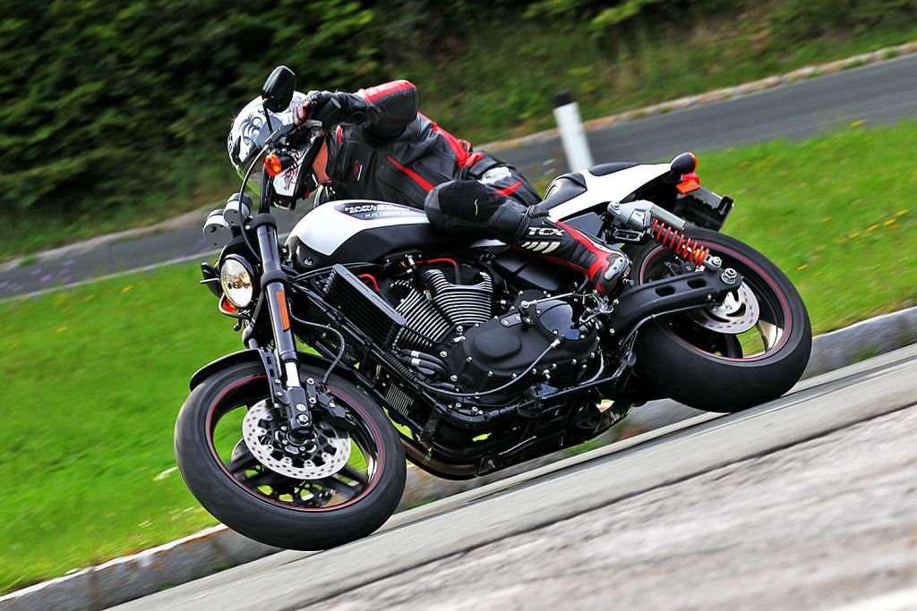 Yarışçı Harley-Davidson XR1200X 2. İçerik Fotoğrafı