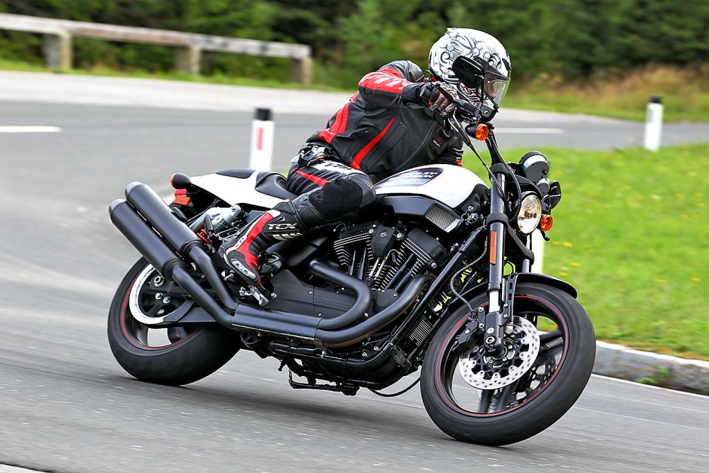 Yarışçı Harley-Davidson XR1200X 3. İçerik Fotoğrafı