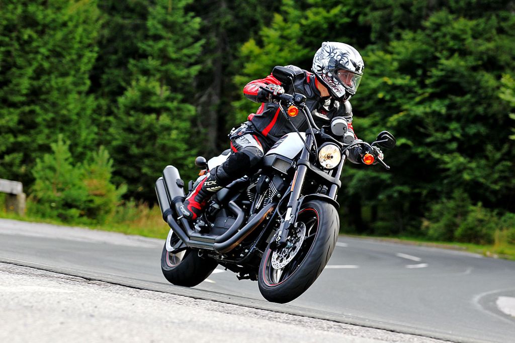 Yarışçı Harley-Davidson XR1200X 4. İçerik Fotoğrafı
